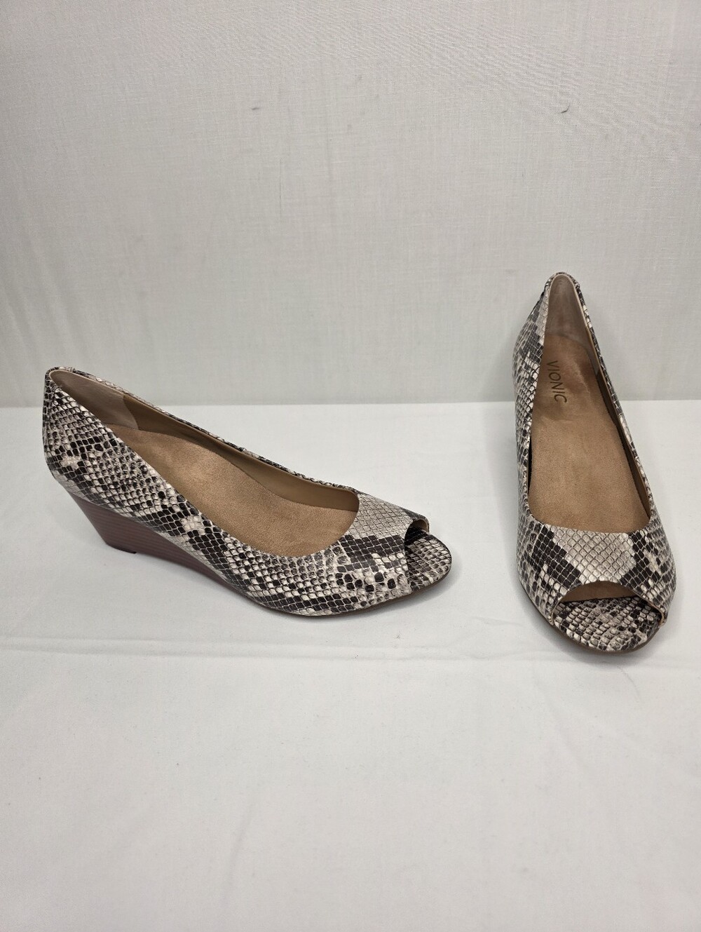 Vionic Bria Snakeskin Peep Toe Wedges Python Print Size 9